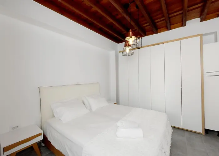 Pera 2-bedroom In The Center Of リンドス