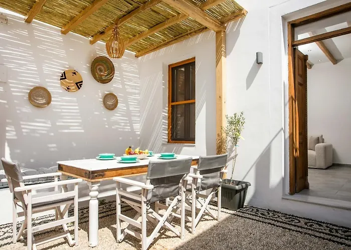 Pera 2-bedroom In The Center Of リンドス