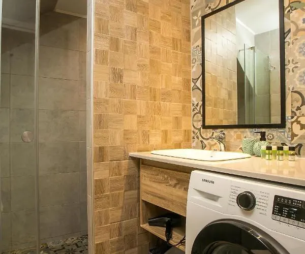 Pera 2-bedroom In The Center Of リンドス