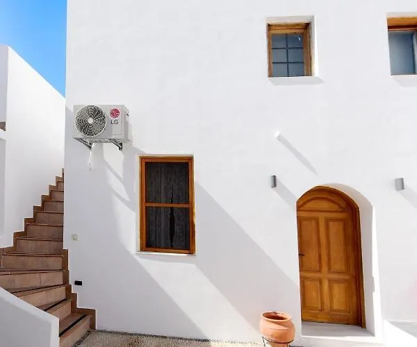 Pera 2-bedroom In The Center Of * Líndos
