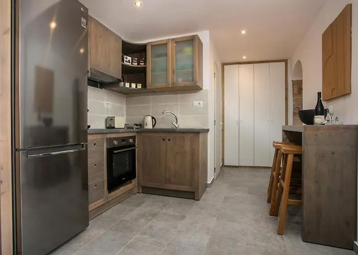 Hébergement de vacances Pera 2-bedroom In The Center Of *